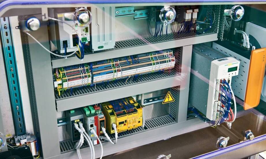 Jak projektowanie szaf sterowniczych wspiera rozwój innowacji w przemyśle spożywczym?