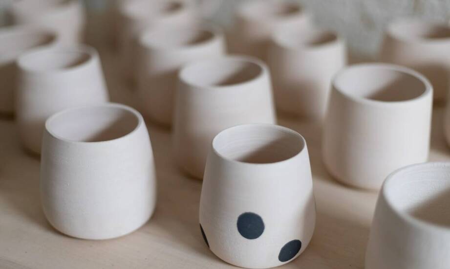 Korzyści z personalizacji filiżanek z logo dla Twojego biznesu