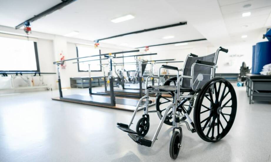 Rehabilitacja domowa: wsparcie dla pacjentów z uszkodzeniami kręgosłupa rdzeniowego