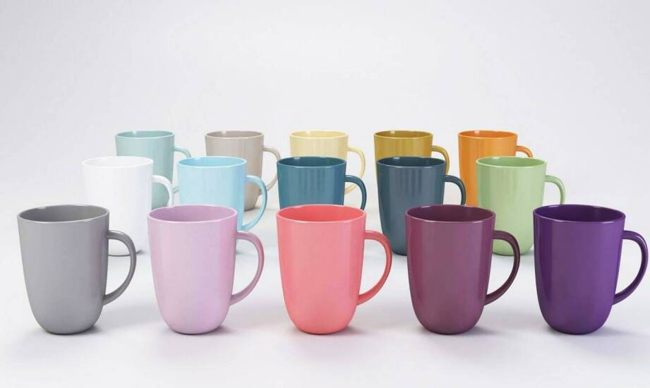 Jak dobrać odpowiedni kolor firmowych kubków do wizualnej identyfikacji marki?