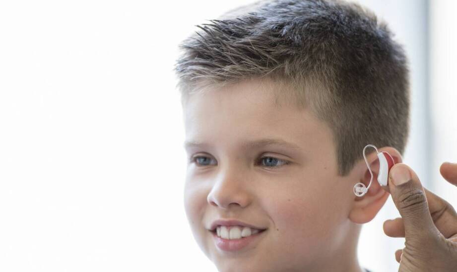 Jak aparaty słuchowe wpływają na rozwój dzieci z problemami słuchowymi?