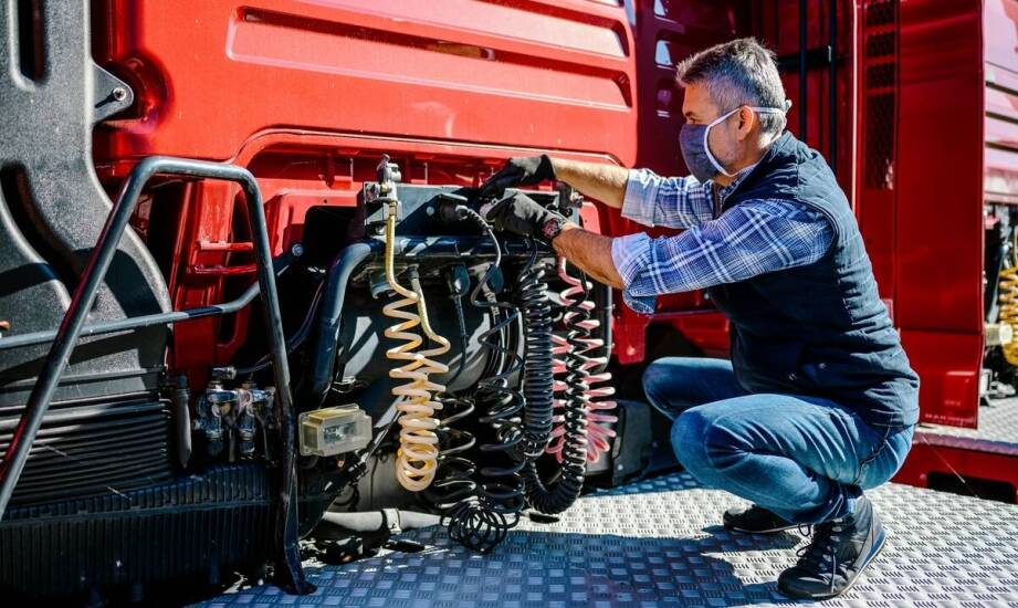 Jakie korzyści przynosi regularna kontrola techniczna ciężarowych pojazdów?