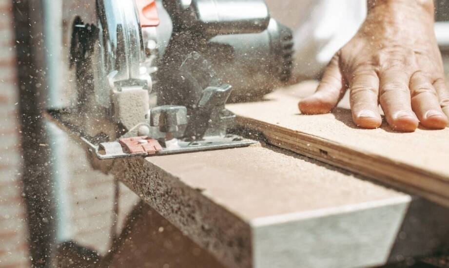 Kluczowe zalety nowoczesnych pił do drewna w przemyśle stolarskim