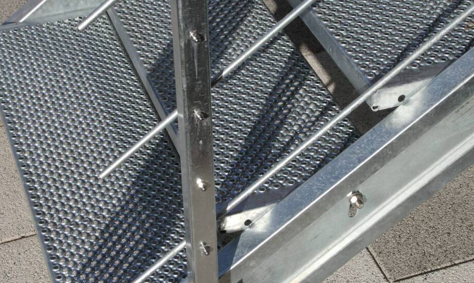 Bezpieczeństwo na pierwszym miejscu: antypoślizgowe właściwości żeliwnych stopni