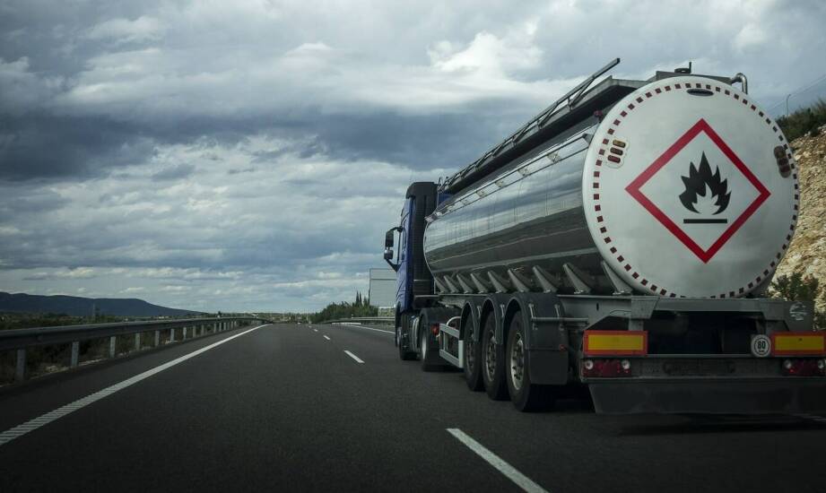 Bezpieczeństwo transportu skroplonych gazów cysterną: kluczowe normy i procedury