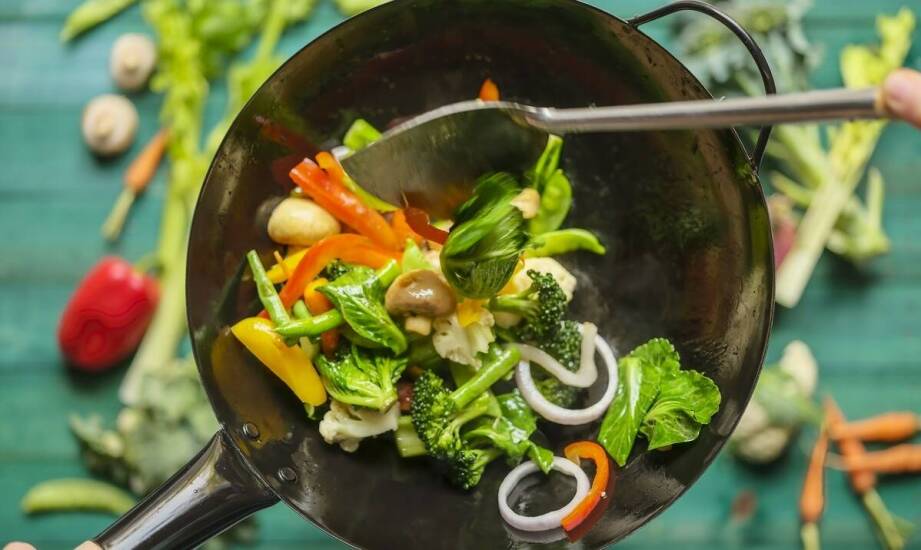 Jak wybrać najbardziej energooszczędną uchylną patelnię elektryczną?