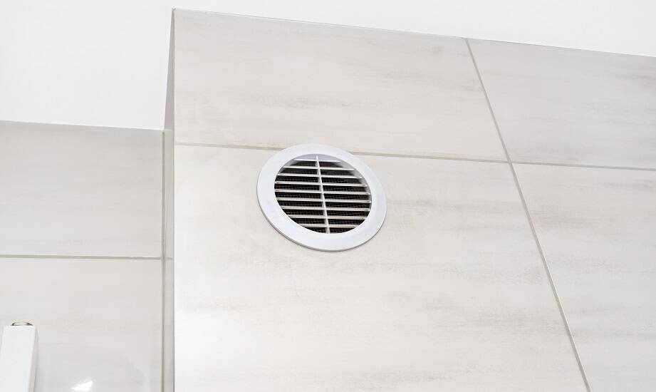 Wpływ nowoczesnych technologii na skuteczność oczyszczania powietrza w toaletach