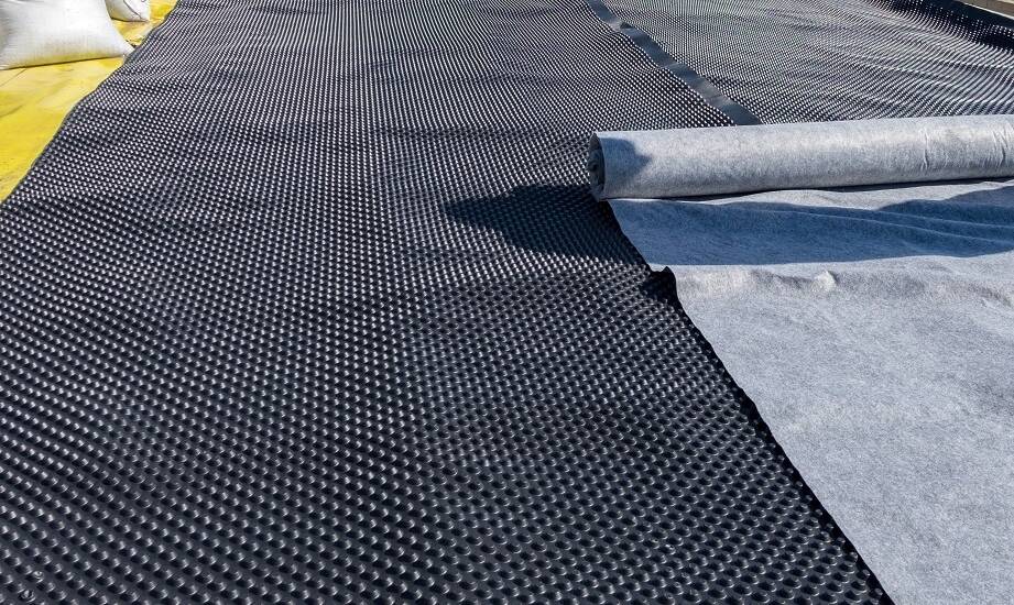 Wpływ membran na trwałość dachowych konstrukcji