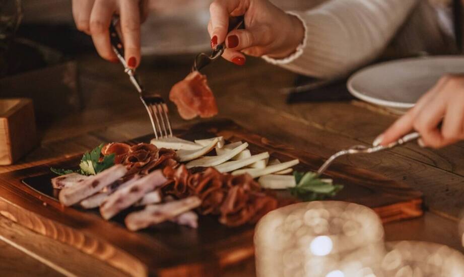 Wędliny z dziczyzny jako kluczowy element w menu restauracji