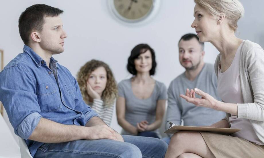 Rola terapeutycznej edukacji w zwiększaniu świadomości pacjentów na temat uzależnień