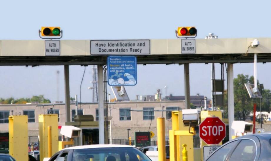 Jakie są różnice w przepisach celnych przy imporcie aut i łodzi z USA?