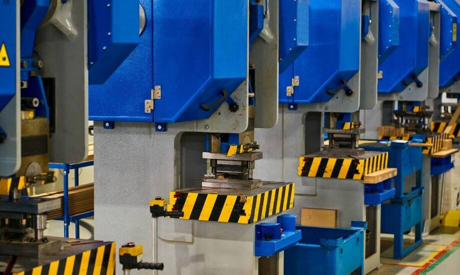 Przemysłowe zastosowania prasy do kolczastych płytek w budownictwie