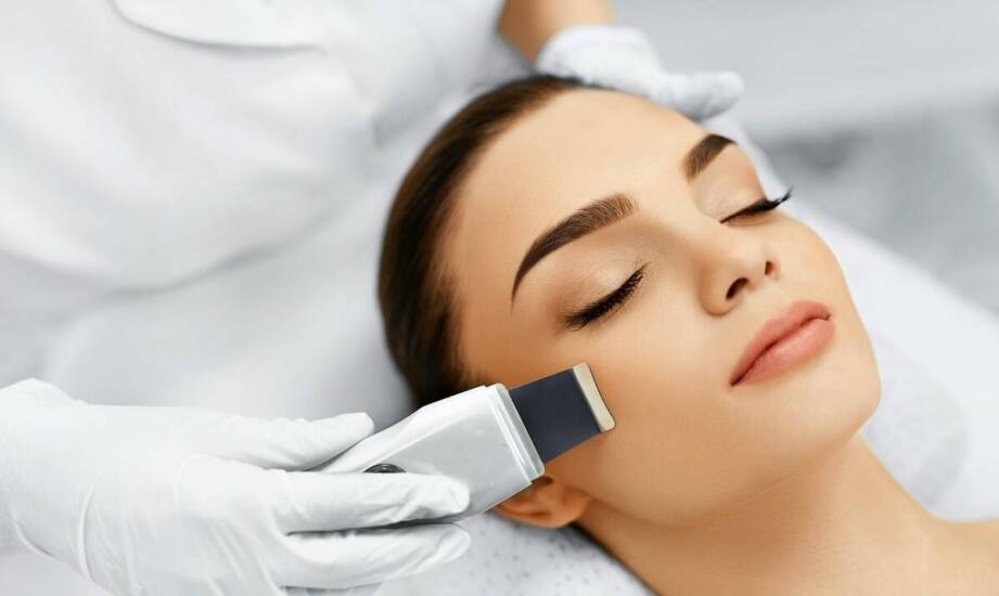 Chemiczne peelingi a rewitalizacja skóry – co warto wiedzieć?