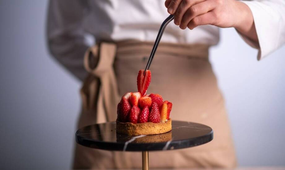 Innowacyjne sposoby na włączenie pestkowych owoców do hotelowego menu