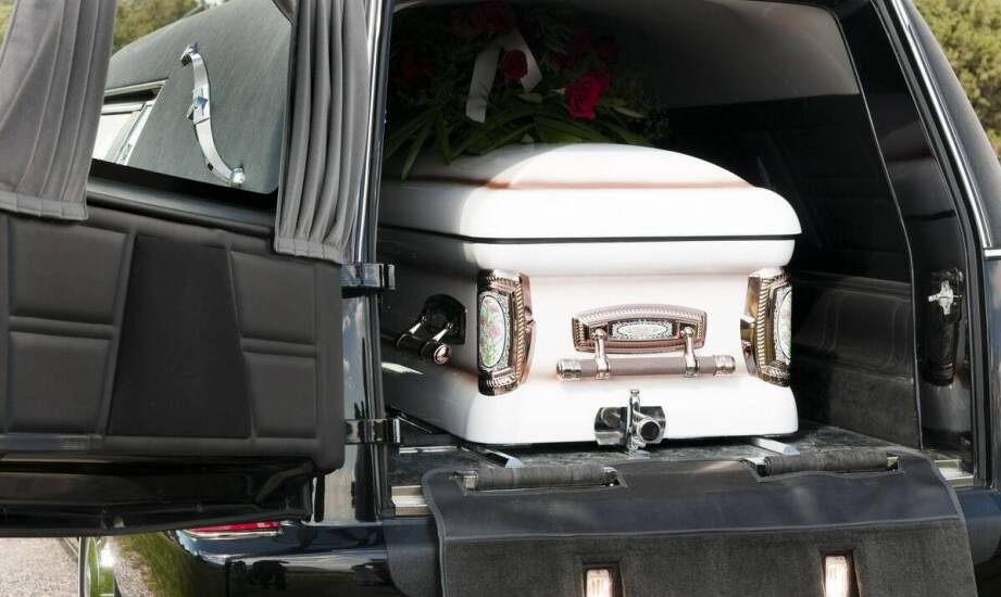 Jak firma zapewnia bezpieczeństwo i komfort podczas transportu zmarłych?