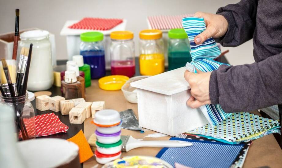 Jakie dodatki warto mieć w zestawie do decoupage'u na wiosenny sezon?