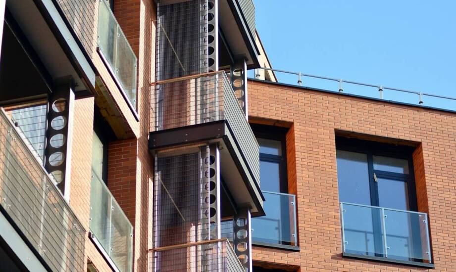 Rola dostawianych balkonów w rewitalizacji mieszkalnych budynków