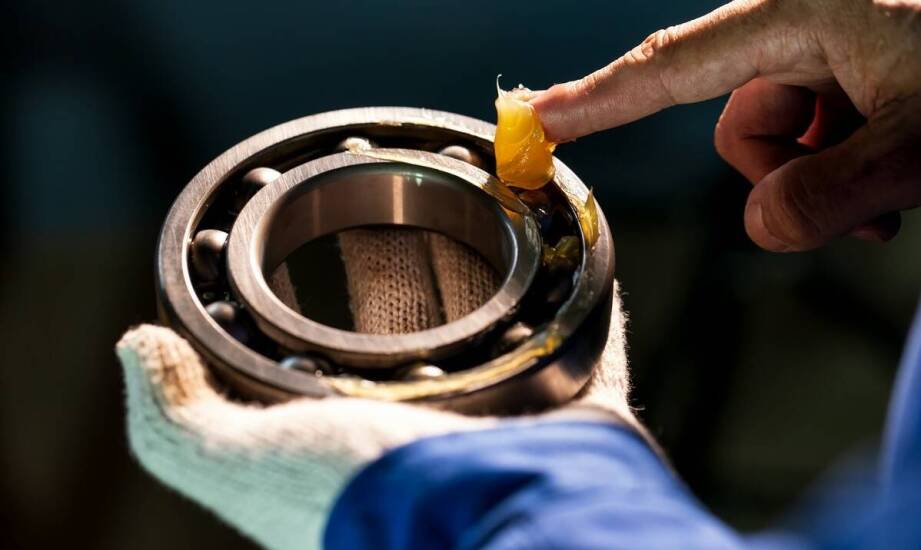 Wpływ odpowiednich smarów na efektywność maszyn w branży spożywczej