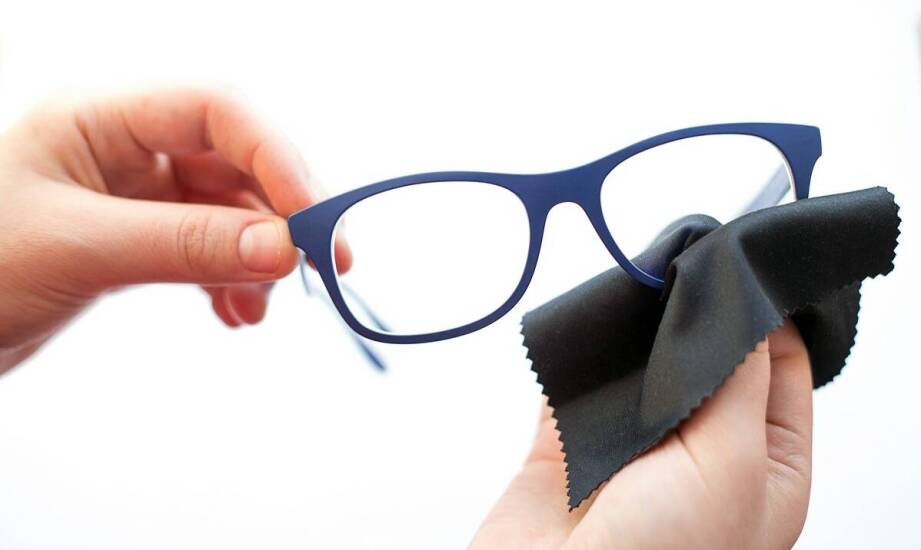 Jak dbać o higienę oczu przy używaniu soczewek kontaktowych?