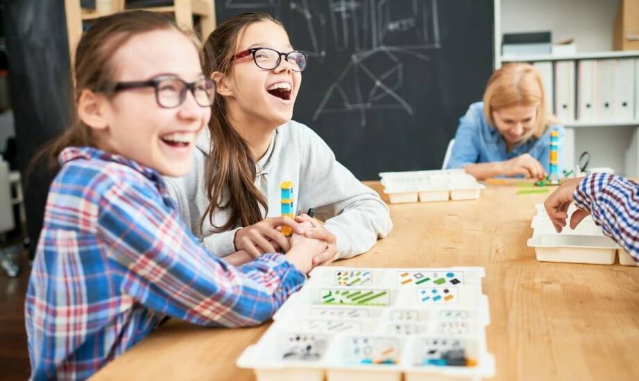 Jak geometryczne bryły mogą wspierać rozwój umiejętności myślenia przestrzennego u uczniów?