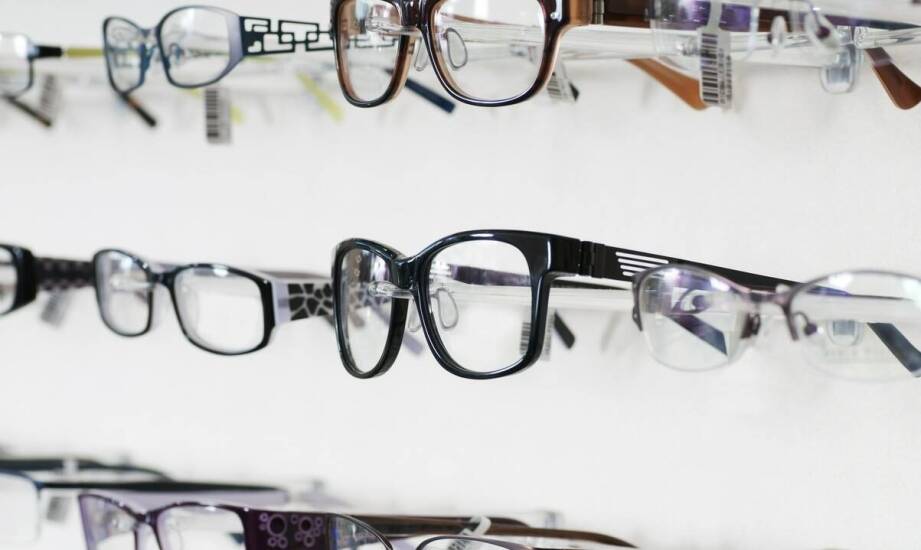 Tanie korekcyjne okulary jako praktyczne rozwiązanie dla osób z różnymi wadami wzroku