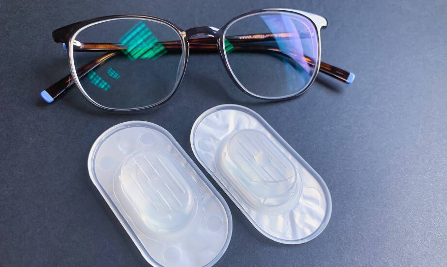 Jakie cechy powinny mieć progresywne soczewki, aby zapewnić maksymalny komfort widzenia?