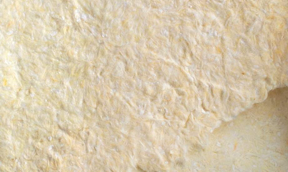 Jak pianka podłogowa pod panele wspiera izolację termiczną w mieszkaniu?