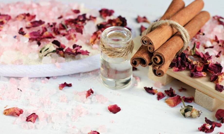 Rytuały z użyciem płatków soli – jak przyciągnąć pozytywną energię?