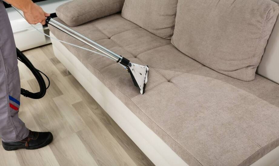 Jak przygotować meble do prania profesjonalnego tapicerki?