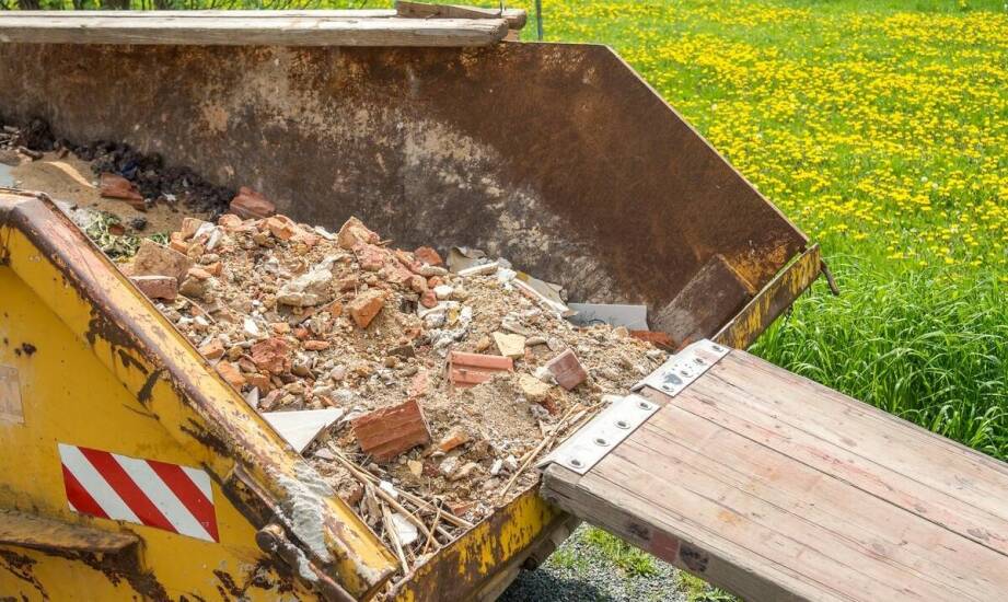 Jak unikać najczęstszych błędów przy użytkowaniu kontenerów do gruzu?