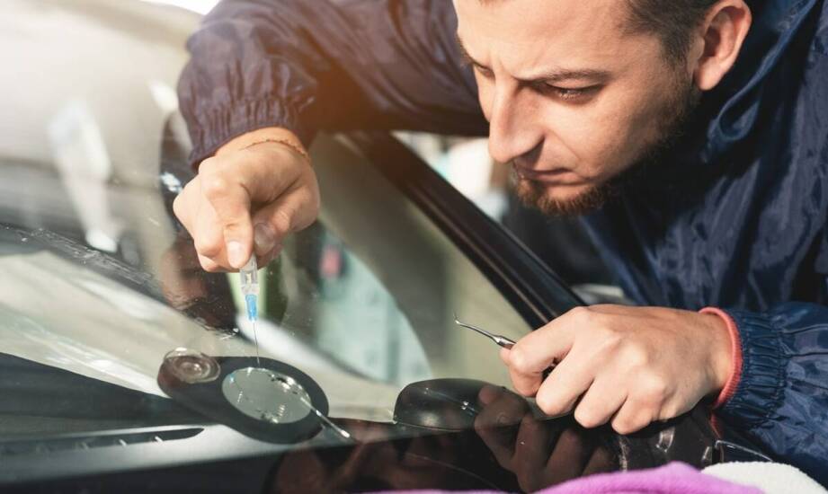 Jak profesjonalna naprawa szyb wpływa na rynkową wartość pojazdu?
