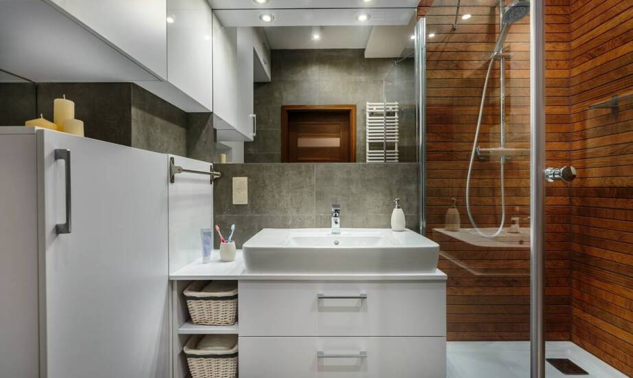 Jak wodoodporne materiały wpływają na trwałość łazienkowych mebli?