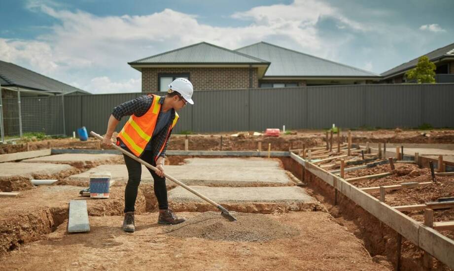 Jak bezpiecznie i zgodnie z przepisami wywozić gruz z placu budowy?