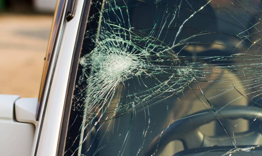 Jakie są najczęstsze przyczyny konieczności wymiany samochodowych szyb?