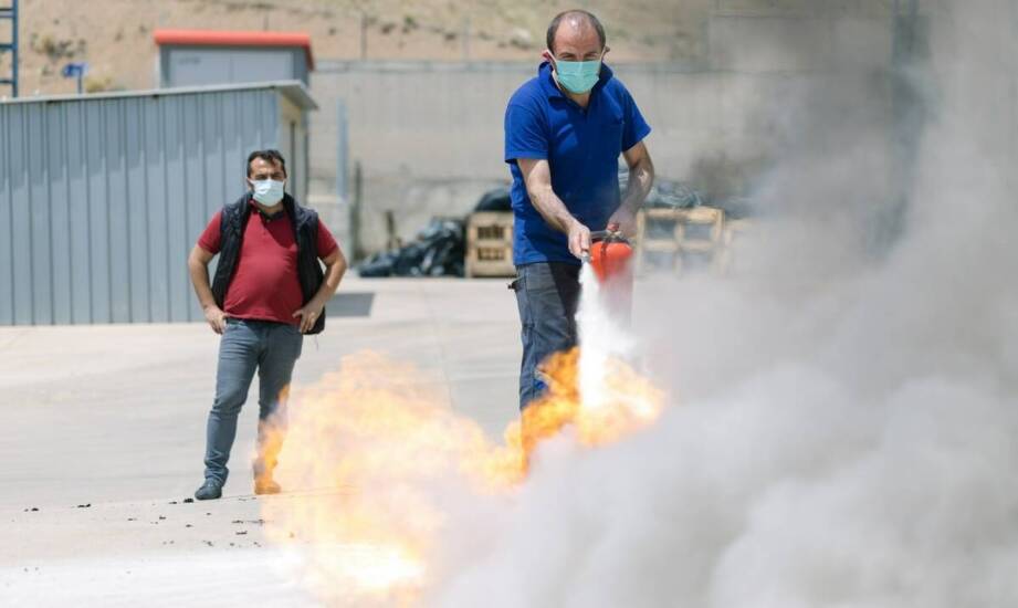 Jakie korzyści przynoszą regularne symulacje pożarowe przedsiębiorstwom?