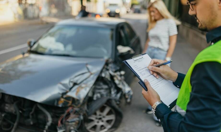 Zgłaszanie powypadkowych szkód – jakie dokumenty są niezbędne?