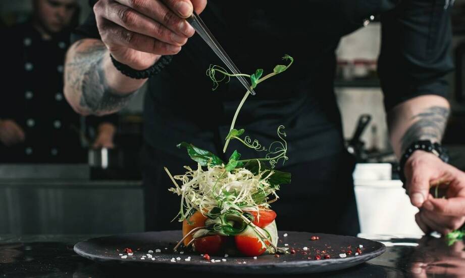 Jakie znaczenie mają jadalne kwiaty z hurtowni dla nowoczesnej kuchni?