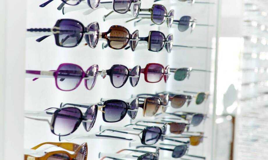 Różnorodność stylów i materiałów w przeciwsłonecznych markowych okularach