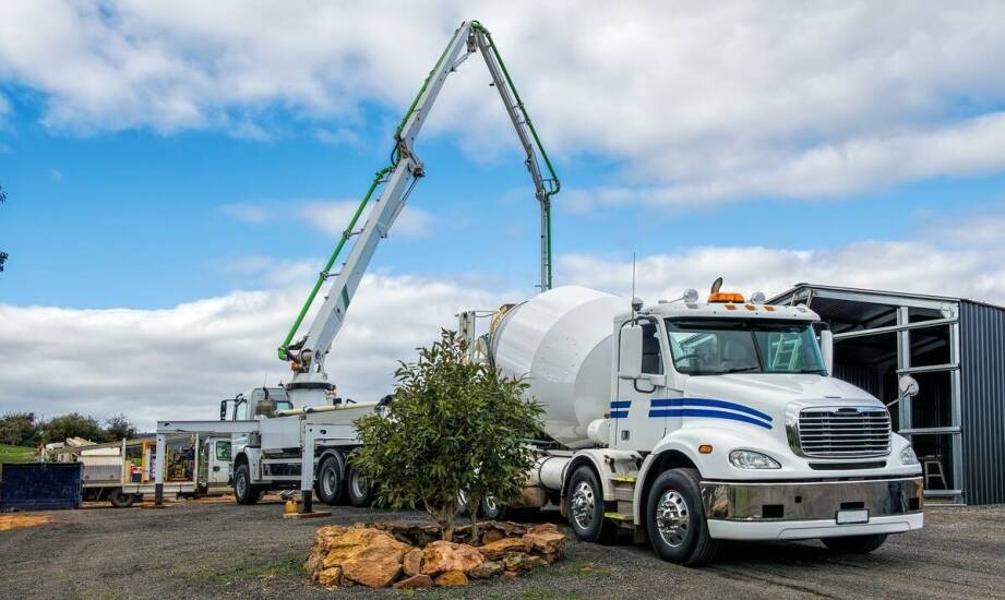 Transport betonu: kluczowe aspekty logistyki w branży budowlanej