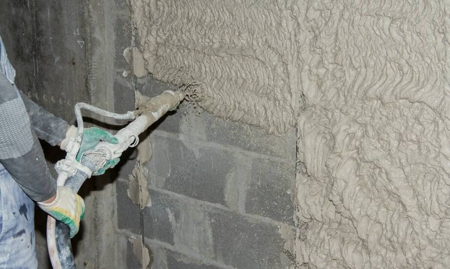 Jak rozprężna pianka ułatwia procesy montażowe w budownictwie?