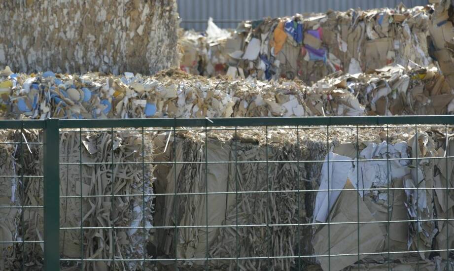Jakie są korzyści z recyklingu makulatury dla przedsiębiorstw?