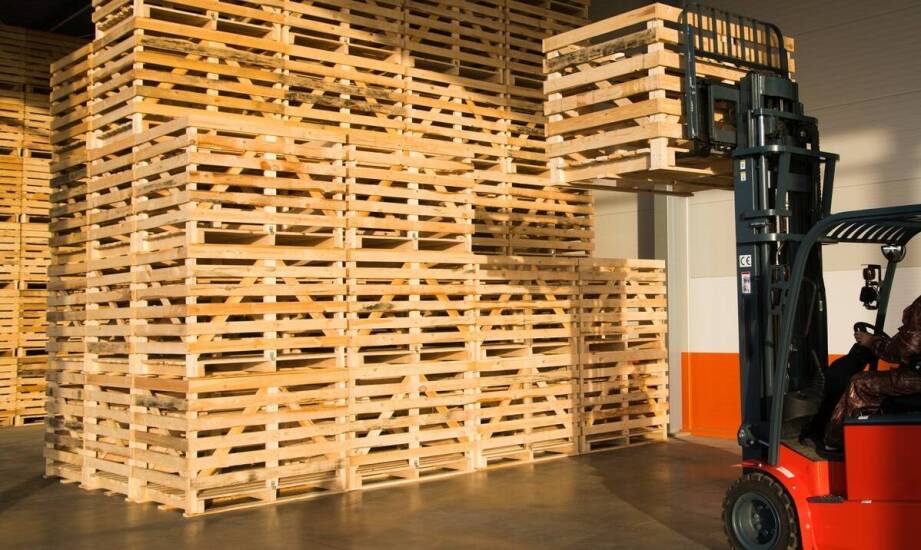 Dlaczego współpraca z handlowymi firmami jest istotna dla sprzedaży palet?