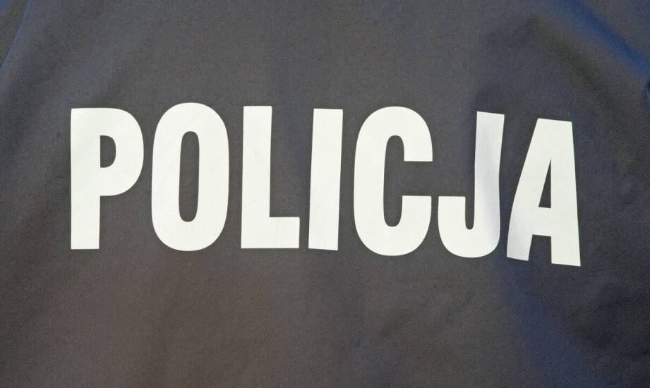 Jakie są zalety korzystania z wysokogatunkowych materiałów w produkcji policyjnych mundurów?