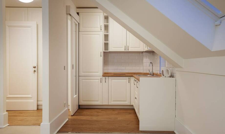 Jak dopasować kuchenną zabudowę do nietypowych przestrzeni?