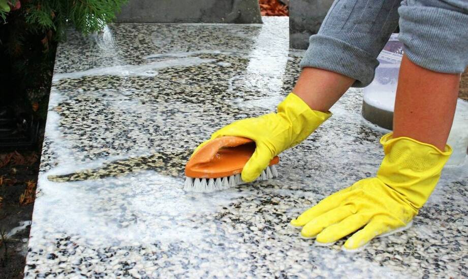 Jakie korzyści przynosi regularna konserwacja kamiennych powierzchni?