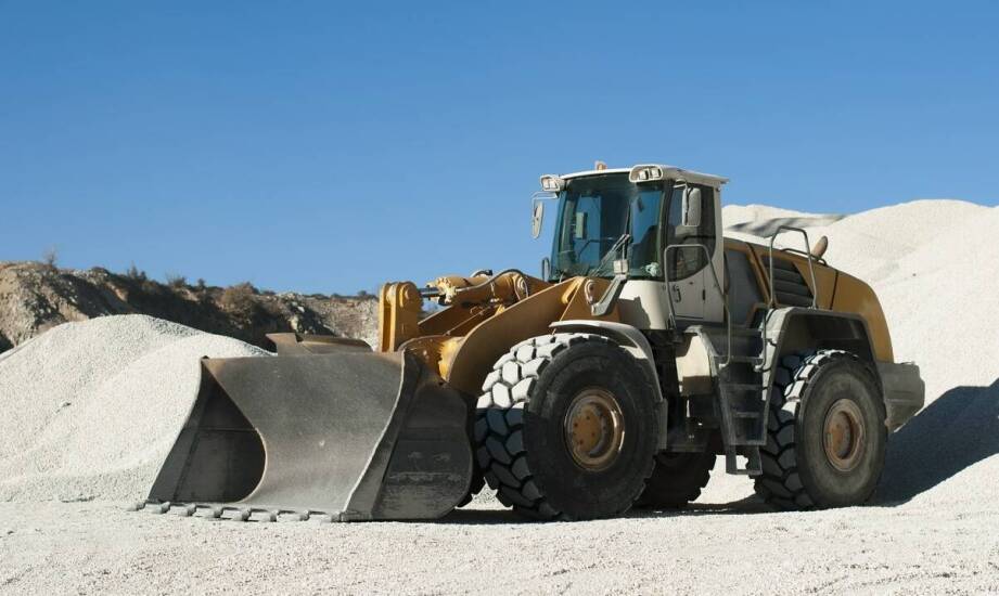 Porównanie różnych typów łyżek do ładowarek: zalety i wady