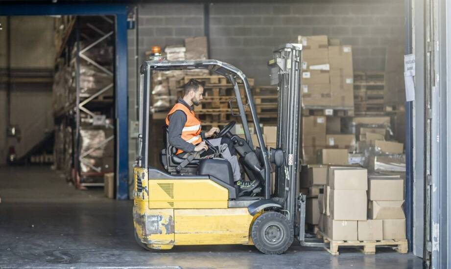 Jakie korzyści niesie zakup widłowych wózków od sprawdzonego sprzedawcy?