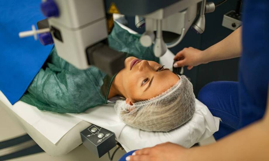 Jakie korzyści przynosi operacja zaćmy dla pacjentów?