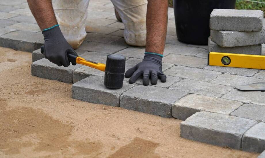 Jak betonowa podsypka wspomaga procesy budowlane?