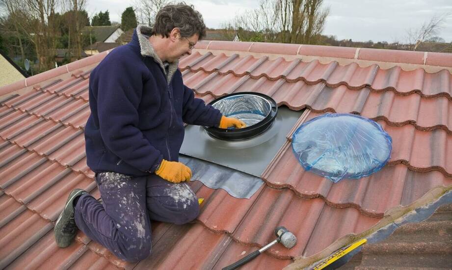 W jaki sposób konserwacja dachu wpływa na jego odporność na warunki atmosferyczne?